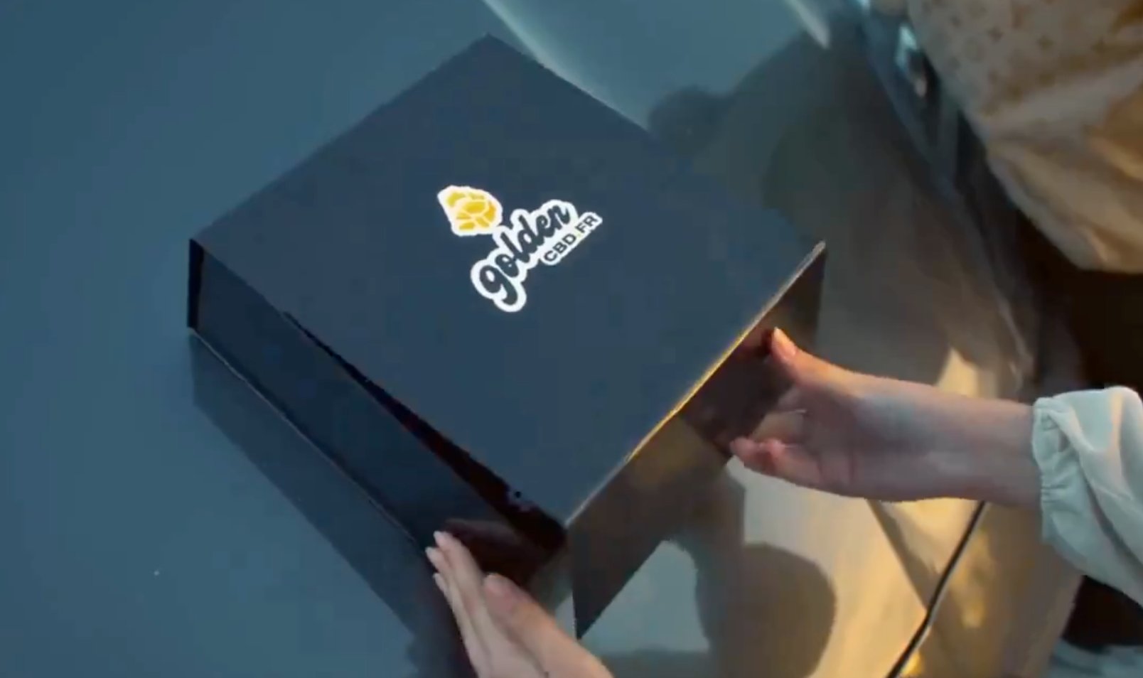 Golden CBD packaging premium unboxing coffret